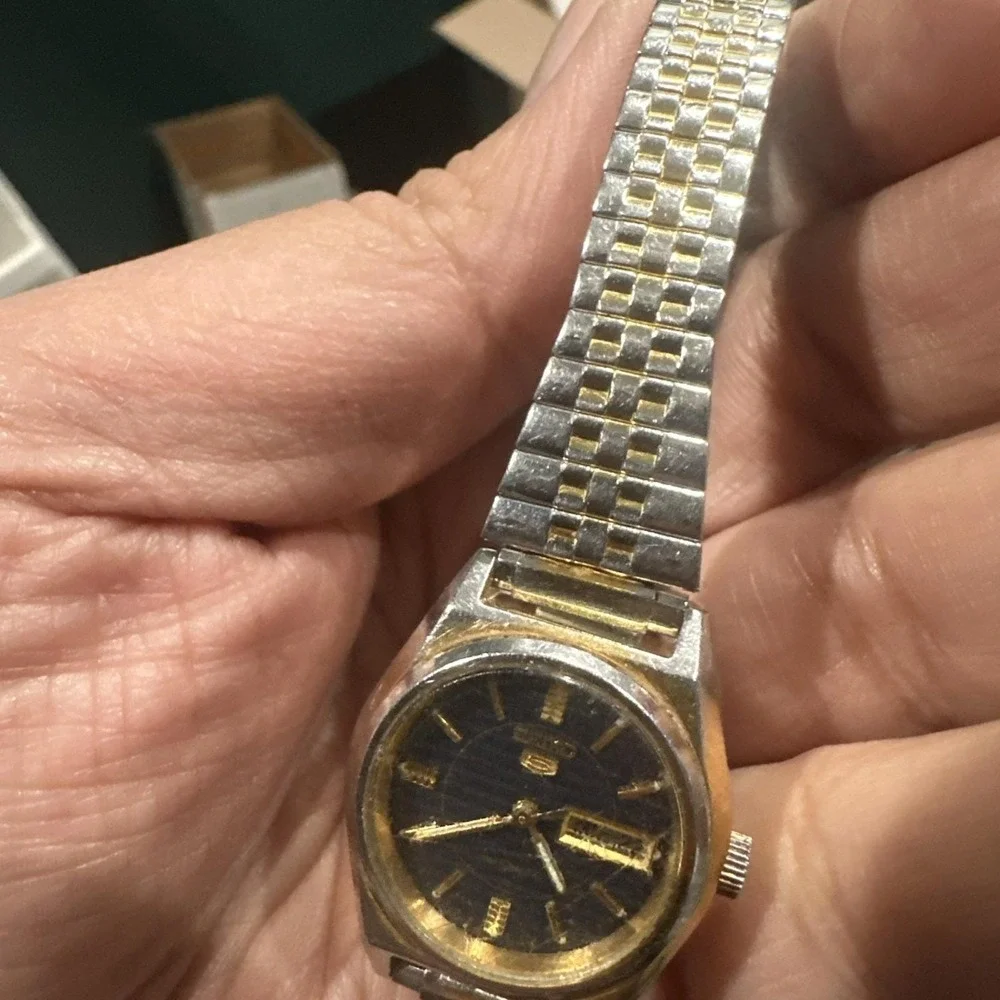 Working Seiko 5 Ladies Vintage Gold-Tone Day/Date Automatic Watch 4206-0480 25mm